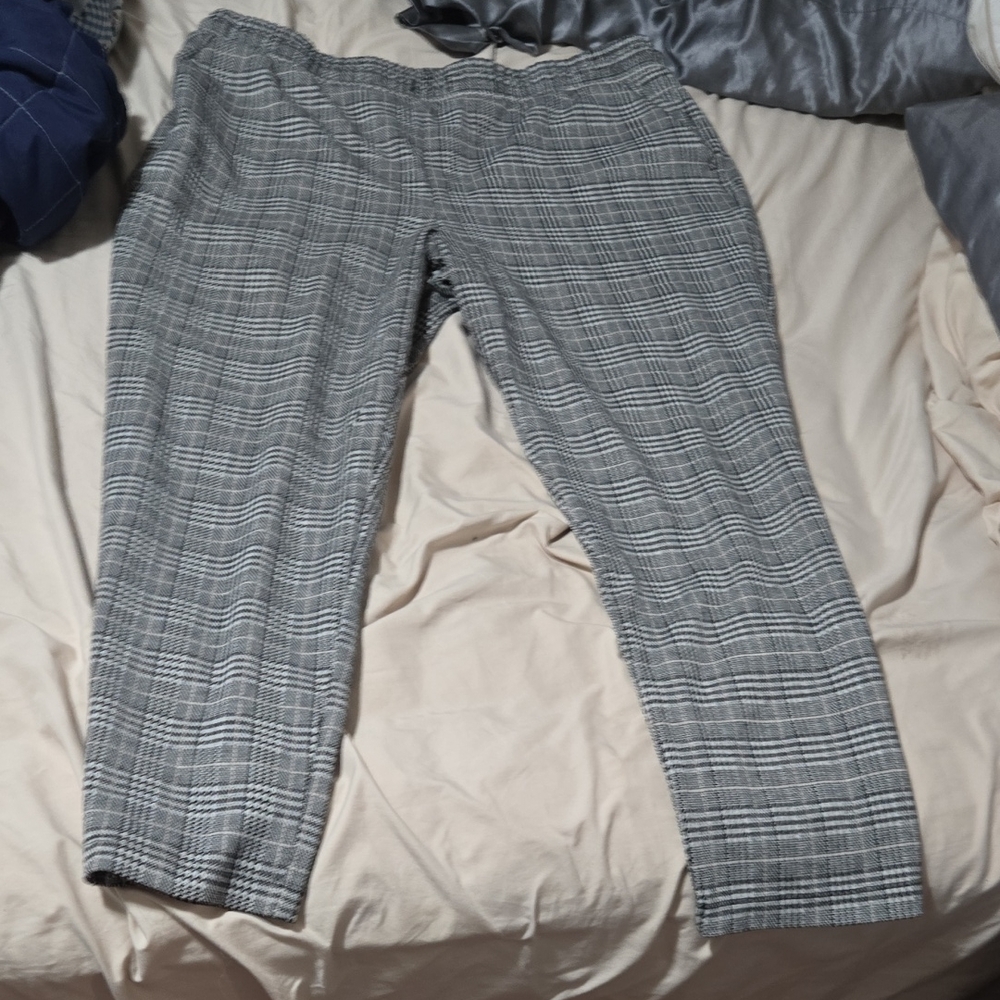 Time and Tru Women's Black and White Plaid Pantsuit